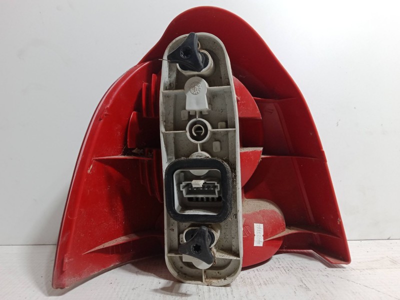 Recambio de piloto trasero derecho para renault twingo i (c06_) 1.2 16v (c06c, c06d, c06k) referencia OEM IAM    Recambio de piloto trasero derecho para renault twingo i (c06_) 1.2 16v (c06c, c06d, c06k) referencia OEM IAM