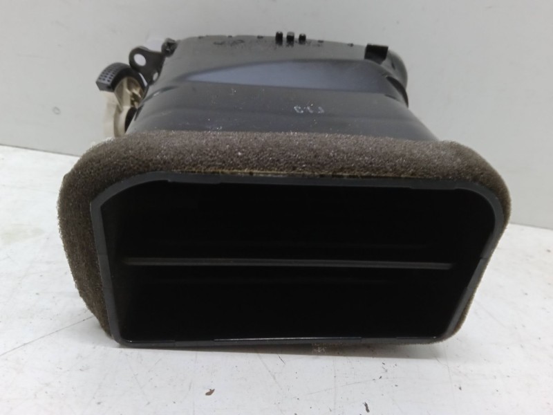 Recambio de aireador central derecho para kia rio ii (jb) 1.4 16v referencia OEM IAM   