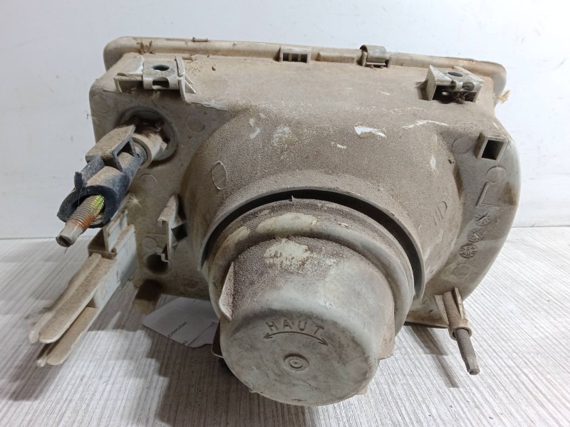 Recambio de faro derecho para renault trafic autobús (t_, p_, v_) 2.1 d referencia OEM IAM   