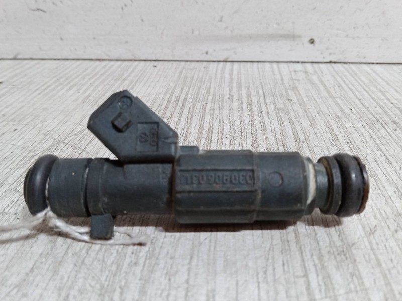 Recambio de inyector para seat ibiza ii (6k1) 1.4 i referencia OEM IAM 030906031J  