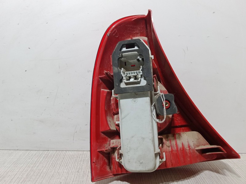 Recambio de piloto trasero derecho para renault clio ii (bb_, cb_) 1.2 16v (bb05, bb0w, bb11, bb27, bb2t, bb2u, bb2v, cb05,... r