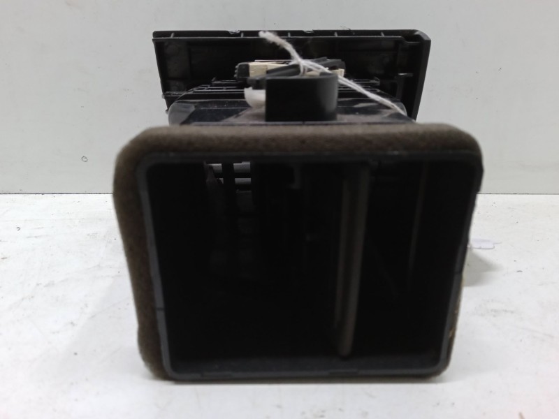 Recambio de aireador izquierdo para kia rio ii (jb) 1.4 16v referencia OEM IAM   