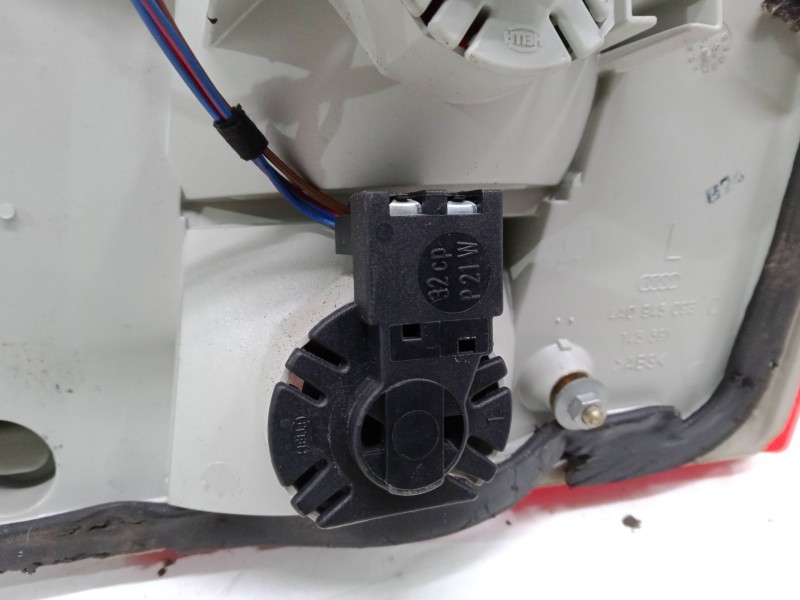 Recambio de piloto trasero porton izquierdo para audi a6 c4 avant (4a5) 2.6 quattro referencia OEM IAM   