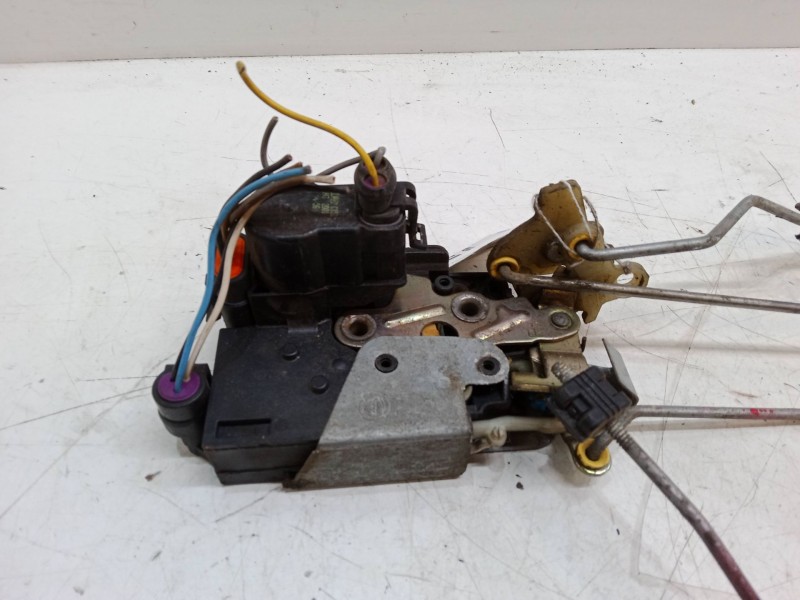 Recambio de cerradura puerta delantera derecha para fiat bravo i (182_) 1.9 jtd referencia OEM IAM   