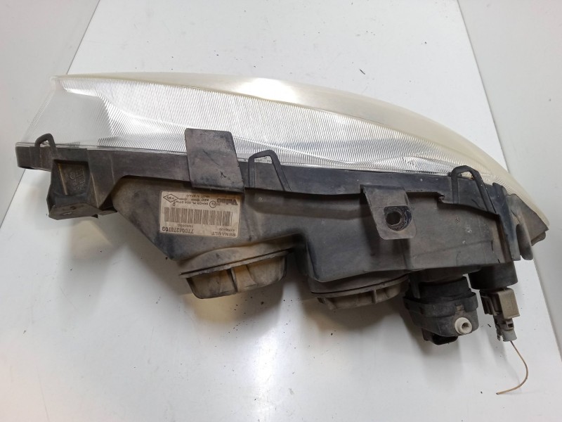 Recambio de faro derecho para renault megane i classic (la0/1_) 1.4 16v (la0d, la1h, la0w, la10) referencia OEM IAM 7700427870G 