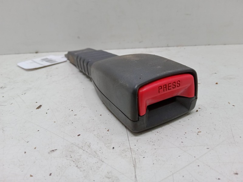 Recambio de anclaje cinturon delantero derecho para kia rio ii (jb) 1.4 16v referencia OEM IAM   