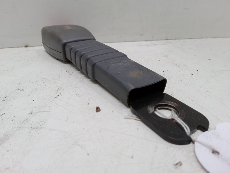 Recambio de anclaje cinturon delantero derecho para kia rio ii (jb) 1.4 16v referencia OEM IAM   