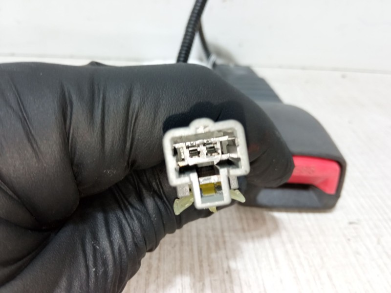 Recambio de anclaje cinturon delantero izquierdo para kia rio ii (jb) 1.4 16v referencia OEM IAM   