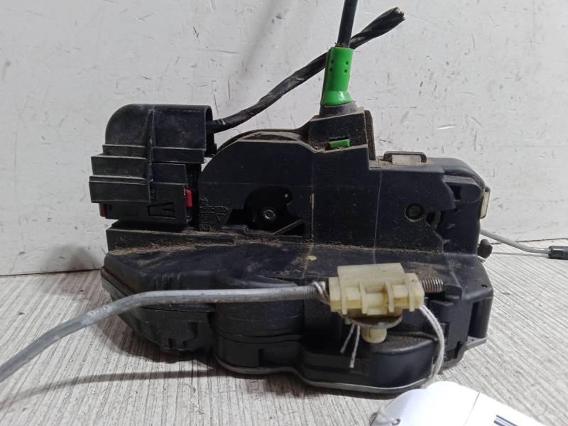 CERRADURA PUERTA TRASERA DERECHA 