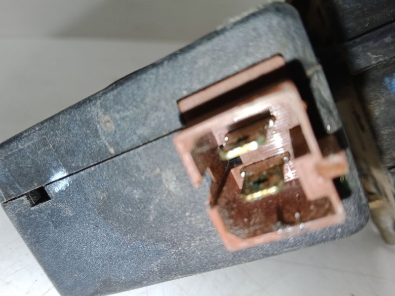 Recambio de cerradura puerta trasera derecha para citroën saxo (s0, s1) 1.4 vts referencia OEM IAM   