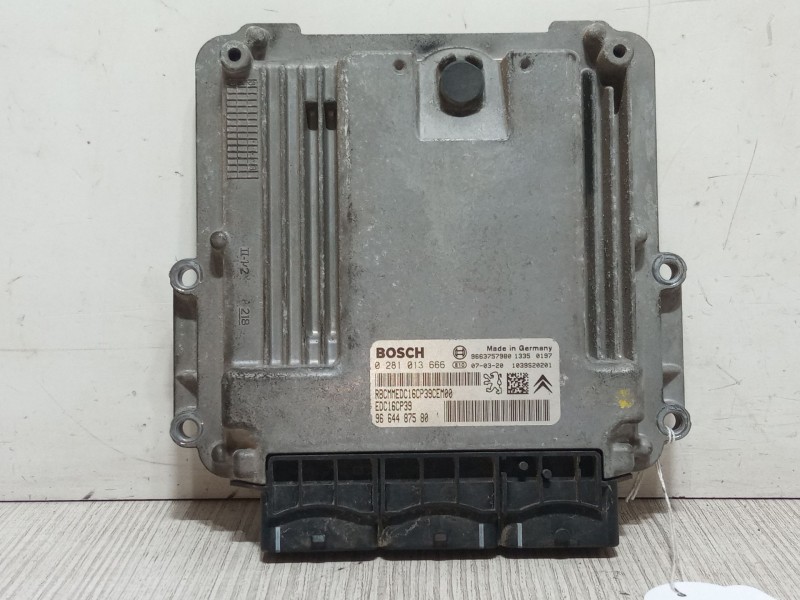 Recambio de centralita motor uce para citroën c-crosser (vu_, vv_) 2.2 hdi referencia OEM IAM 96637579809664487580  0281013666