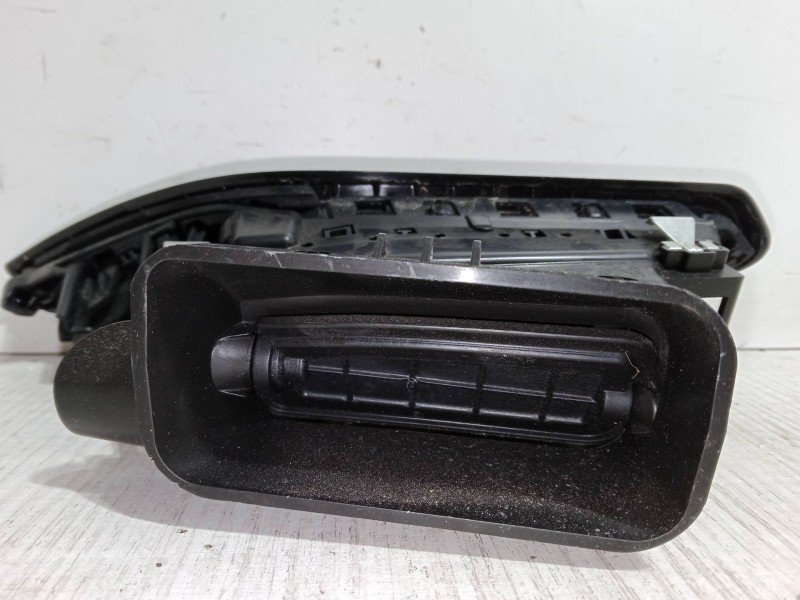Recambio de aireador izquierdo para peugeot 208 i (ca_, cc_) 1.2 vti 82 referencia OEM IAM    Recambio de aireador izquierdo para peugeot 208 i (ca_, cc_) 1.2 vti 82 referencia OEM IAM