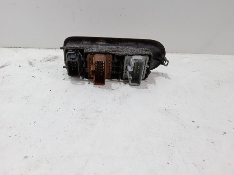 Recambio de mando elevalunas delantero izquierdo para renault megane ii (bm0/1_, cm0/1_) 1.9 dci (bm0g, cm0g) referencia OEM IAM