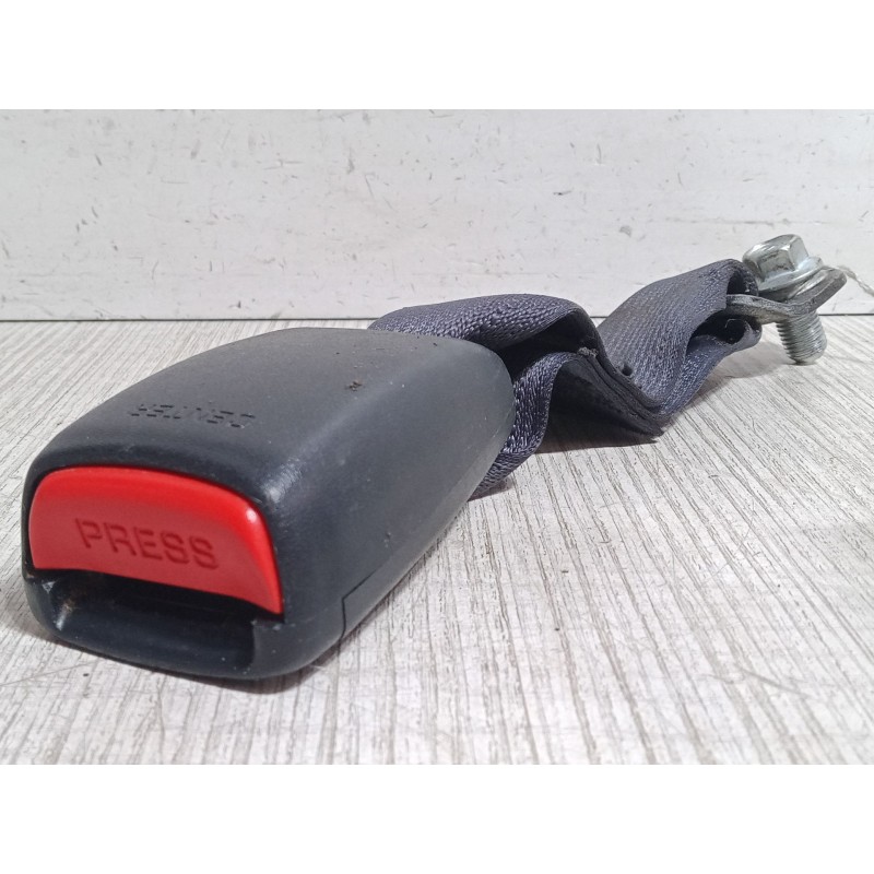 Recambio de anclaje cinturon trasero izquierdo para citroën c-crosser (vu_, vv_) 2.2 hdi referencia OEM IAM   