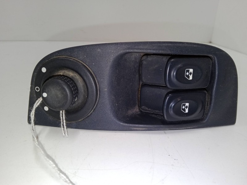 Recambio de mando elevalunas delantero izquierdo para renault megane i classic (la0/1_) 1.4 16v (la0d, la1h, la0w, la10) referen