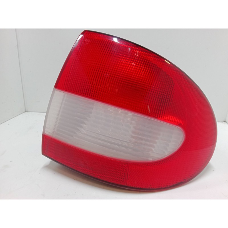Recambio de piloto trasero derecho para renault megane i classic (la0/1_) 1.4 16v (la0d, la1h, la0w, la10) referencia OEM IAM   