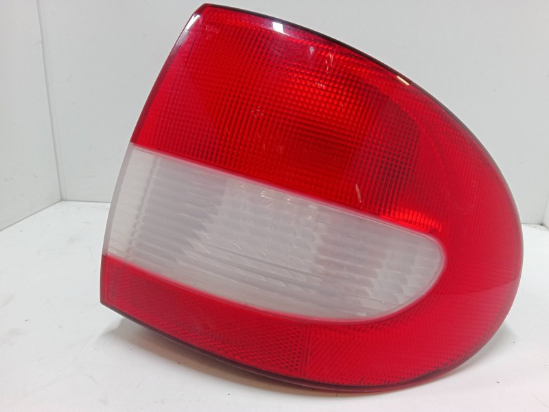 Recambio de piloto trasero derecho para renault megane i classic (la0/1_) 1.4 16v (la0d, la1h, la0w, la10) referencia OEM IAM   