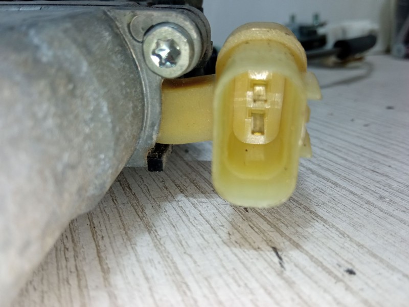 Recambio de elevalunas electrico delantero izquierdo para kia rio ii (jb) 1.4 16v referencia OEM IAM   