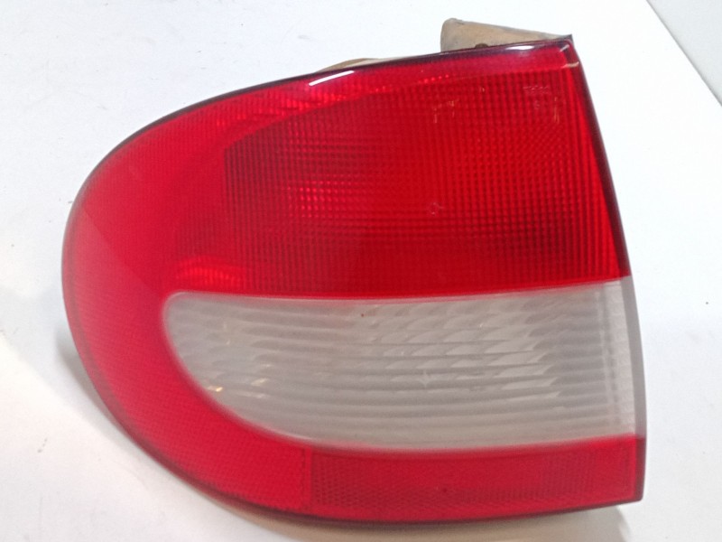 Recambio de piloto trasero izquierdo para renault megane i classic (la0/1_) 1.4 16v (la0d, la1h, la0w, la10) referencia OEM IAM 