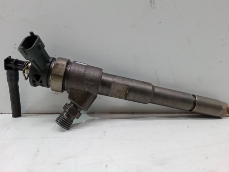Recambio de inyector para renault kangoo / grand kangoo ii (kw0/1_) 1.5 dci 75 (kw07, kw10, kw04) referencia OEM IAM   