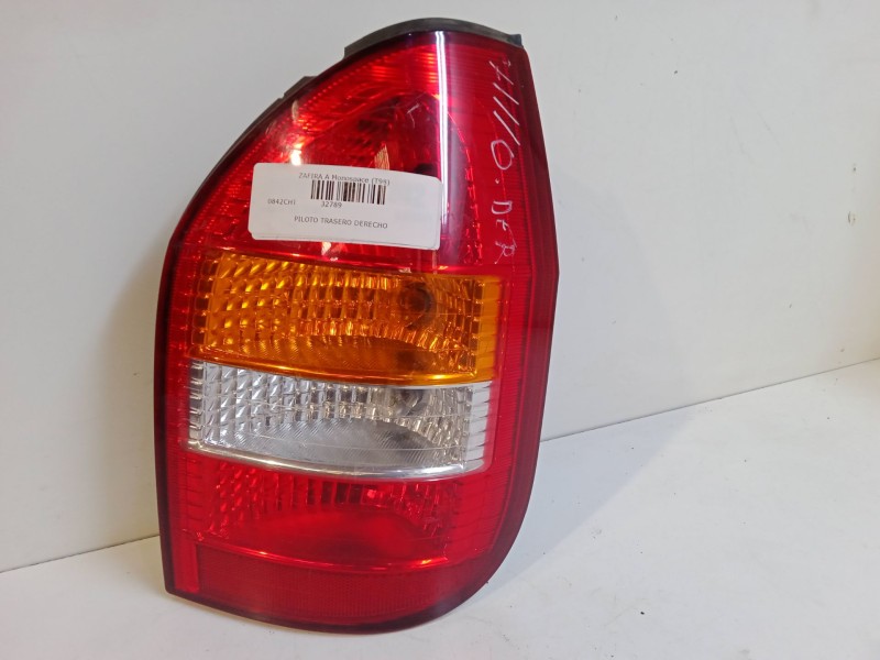 Recambio de piloto trasero derecho para opel zafira a monospace (t98) 2.0 dti 16v (f75) referencia OEM IAM   