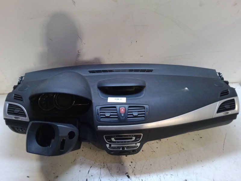 Recambio de salpicadero para renault megane iii hatchback (bz0/1_, b3_) 1.5 dci referencia OEM IAM   