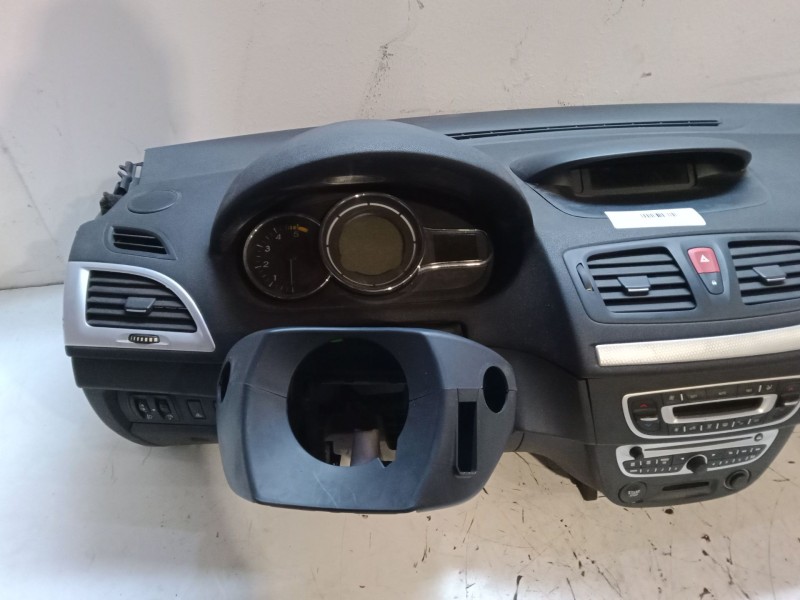 Recambio de salpicadero para renault megane iii hatchback (bz0/1_, b3_) 1.5 dci referencia OEM IAM   