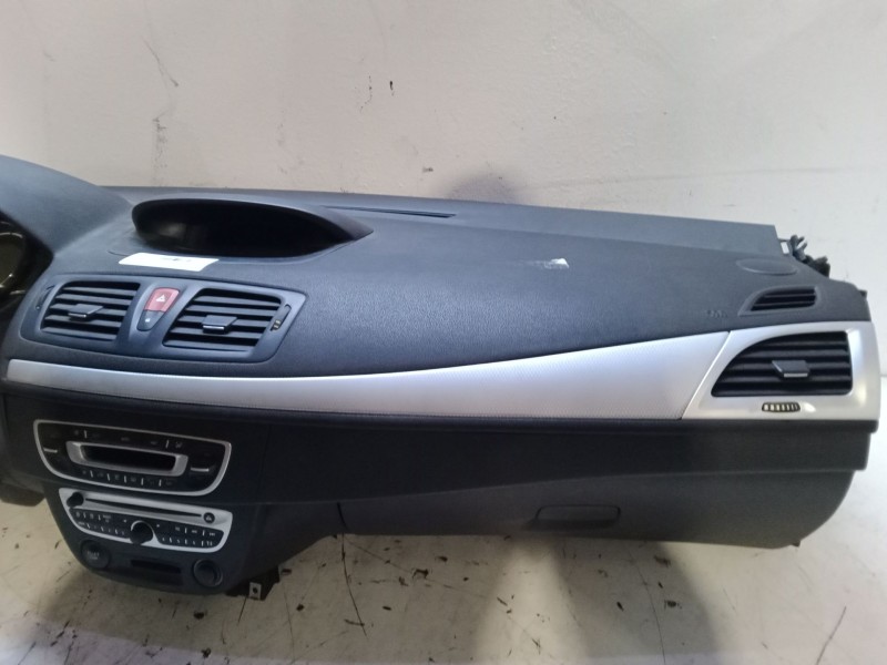 Recambio de salpicadero para renault megane iii hatchback (bz0/1_, b3_) 1.5 dci referencia OEM IAM   