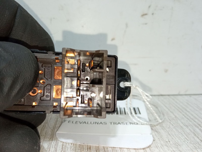 Recambio de mando elevalunas trasero derecho para kia rio ii (jb) 1.4 16v referencia OEM IAM 93581-1G001  