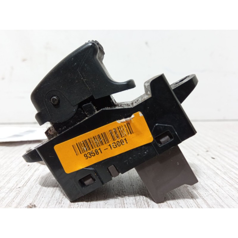 Recambio de mando elevalunas trasero izquierdo para kia rio ii (jb) 1.4 16v referencia OEM IAM 93581-1G001  