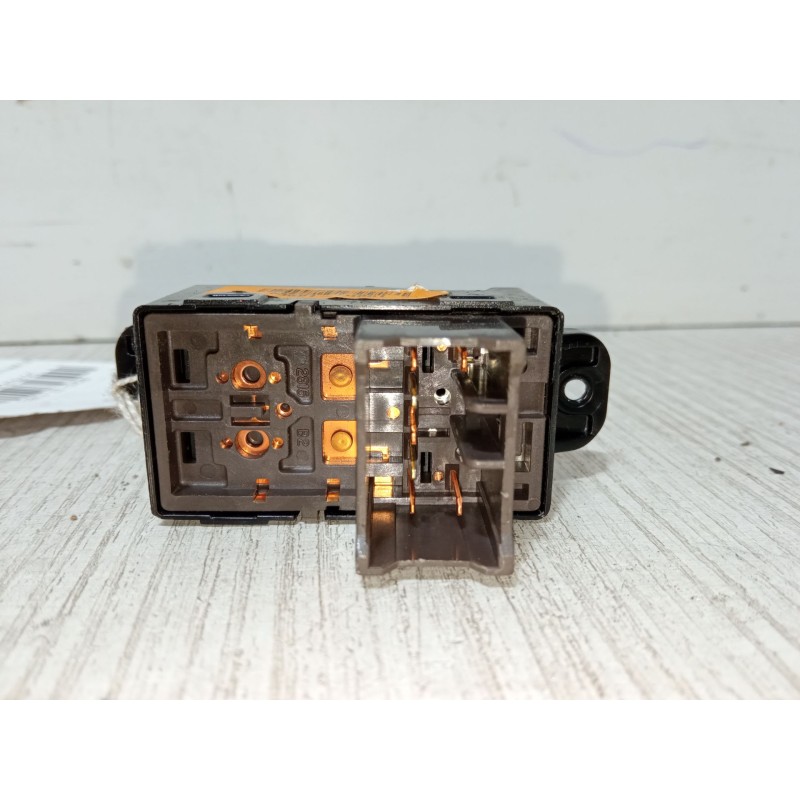 Recambio de mando elevalunas trasero izquierdo para kia rio ii (jb) 1.4 16v referencia OEM IAM 93581-1G001  