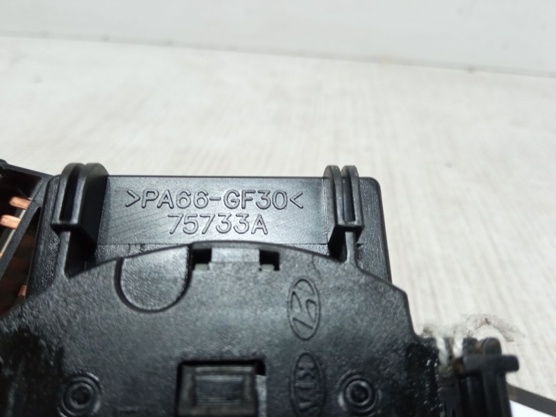 Recambio de mando limpiaparabrisas para kia rio ii (jb) 1.4 16v referencia OEM IAM 75733A  