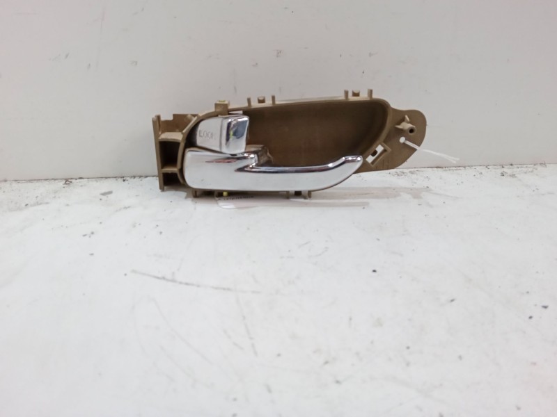 Recambio de maneta interior puerta delantera izquierda para ssangyong rodius i 2.7 xdi referencia OEM IAM   