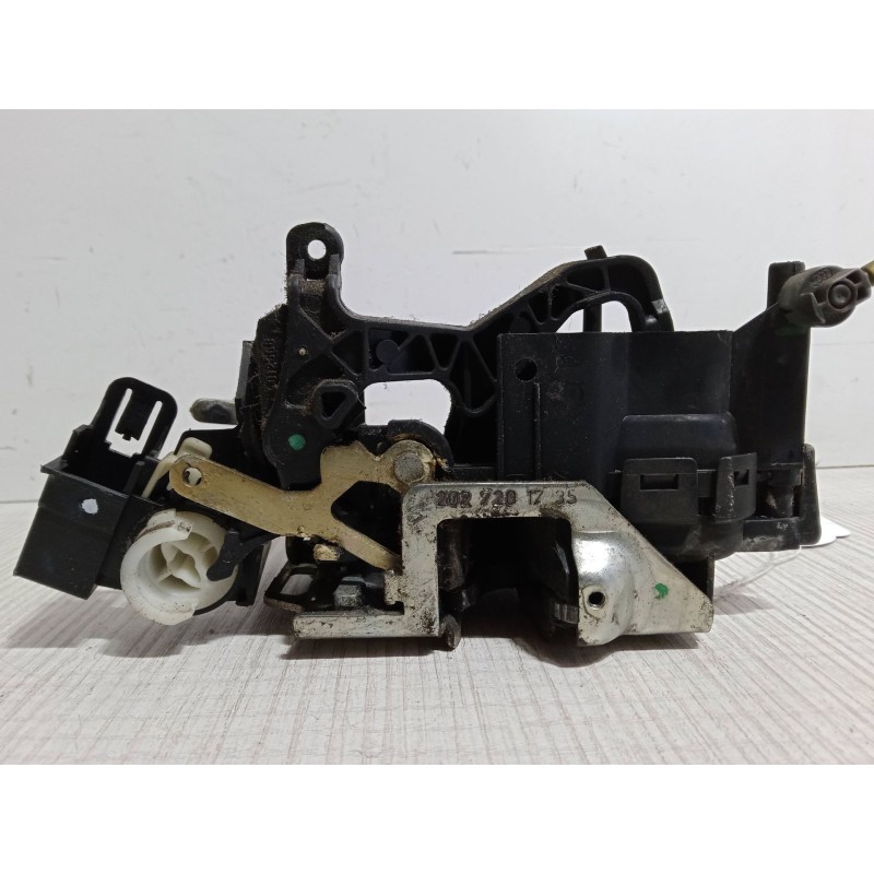 Recambio de cerradura puerta delantera izquierda para mercedes-benz clase c (w202) c 250 turbo-d (202.128) referencia OEM IAM   