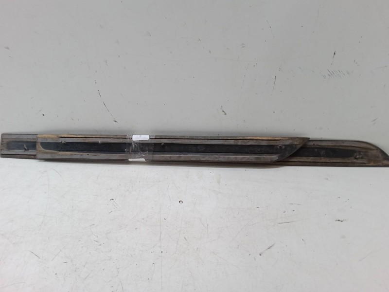 Recambio de molduras exterior derecha para ford focus i (daw, dbw) 1.8 tdci referencia OEM IAM   