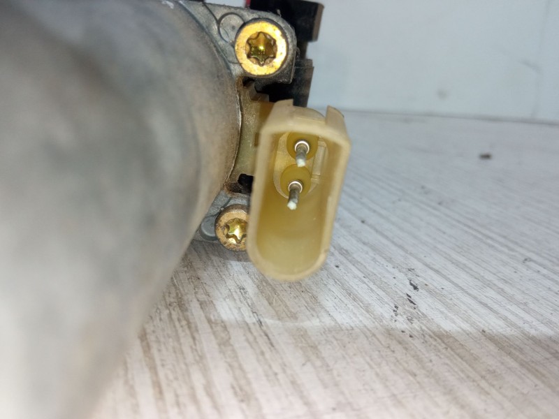 Recambio de elevalunas electrico delantero izquierdo para ford fiesta iv (ja_, jb_) 1.8 d referencia OEM IAM 0130821682870  