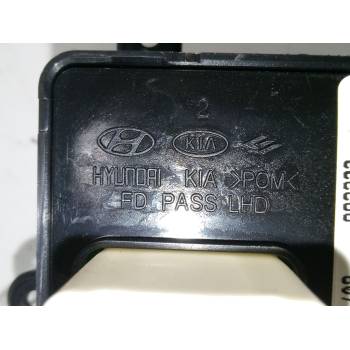MANDO ELEVALUNAS DELANTERO DERECHO 93575-2L011 