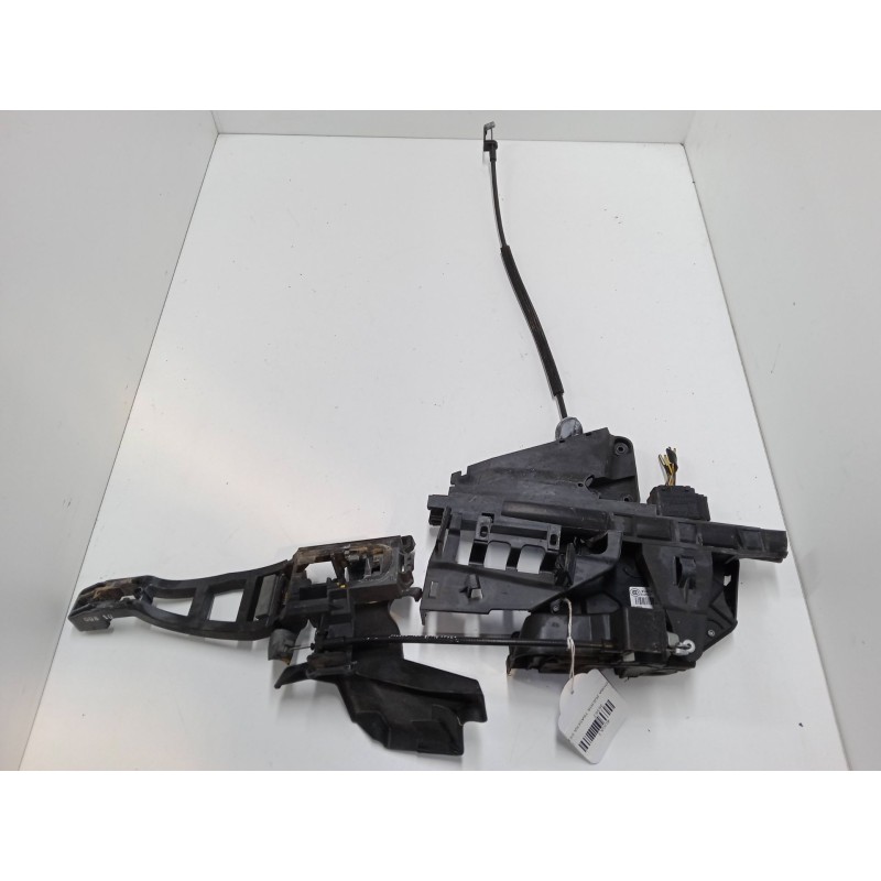 Recambio de cerradura puerta trasera derecha para ford kuga i 2.5 4x4 referencia OEM IAM 8V4AS28412EA  A048317
