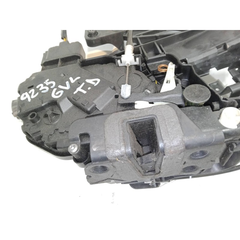 Recambio de cerradura puerta trasera derecha para ford kuga i 2.5 4x4 referencia OEM IAM 8V4AS28412EA  A048317