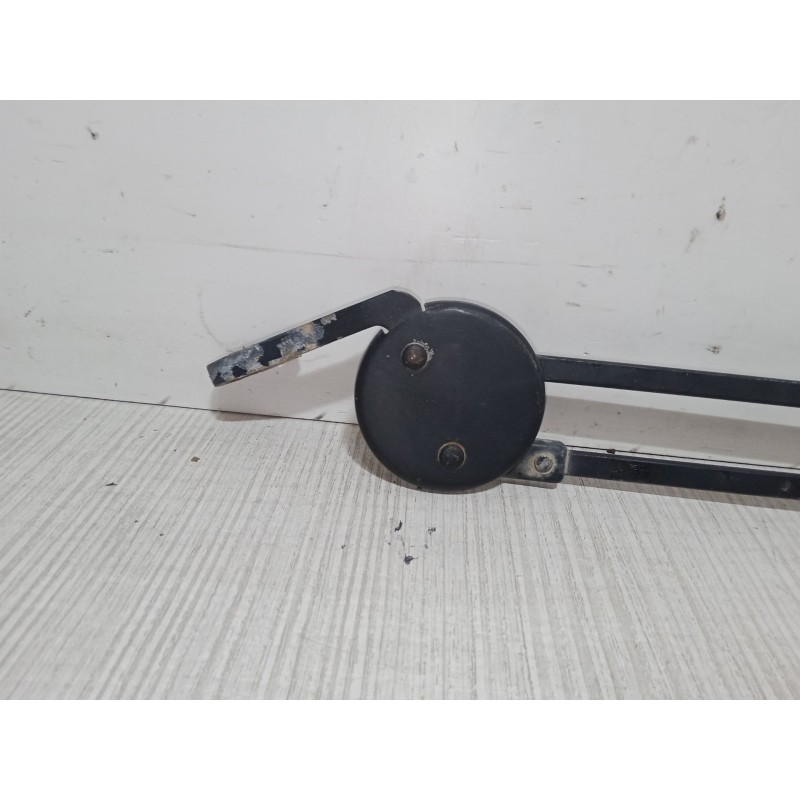 Recambio de brazo delantero limpiaparabrisas para renault twingo i (c06_) 1.2 16v (c06c, c06d, c06k) referencia OEM IAM   