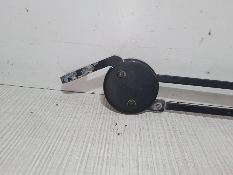 Recambio de brazo delantero limpiaparabrisas para renault twingo i (c06_) 1.2 16v (c06c, c06d, c06k) referencia OEM IAM   