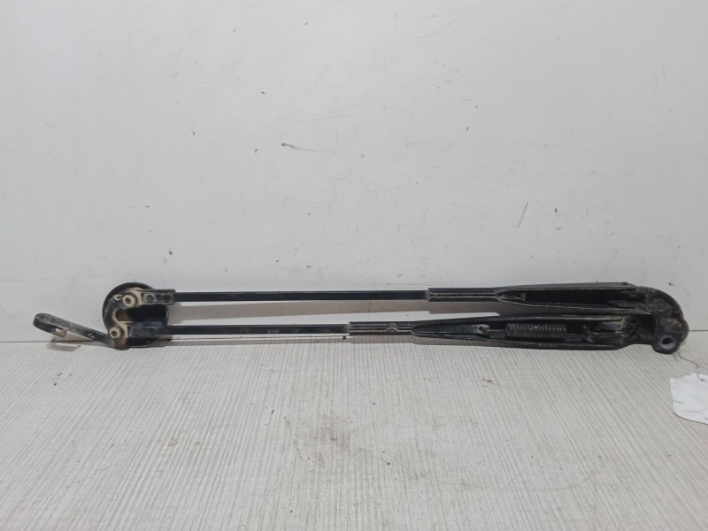 Recambio de brazo delantero limpiaparabrisas para renault twingo i (c06_) 1.2 16v (c06c, c06d, c06k) referencia OEM IAM   