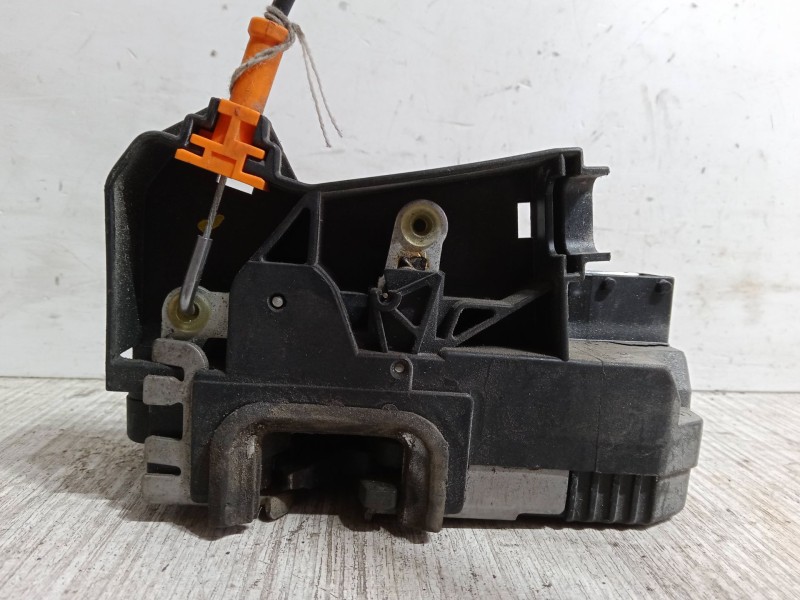 Recambio de cerradura puerta delantera derecha para opel combo tour 1.3 cdti 16v referencia OEM IAM   