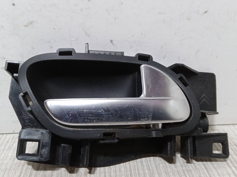 Recambio de maneta interior puerta delantera derecha para peugeot 208 i (ca_, cc_) 1.2 vti 82 referencia OEM IAM    Recambio de maneta interior puerta delantera derecha para peugeot 208 i (ca_, cc_) 1.2 vti 82 referencia OEM IAM