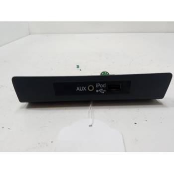 CONECTOR USB / AUX 5M0035724 