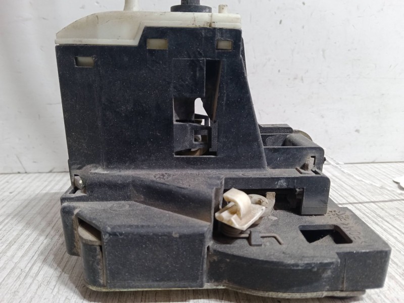 Recambio de cerradura puerta delantera derecha para renault clio ii (bb_, cb_) 1.4 16v (b/cb0p, bb13) referencia OEM IAM   