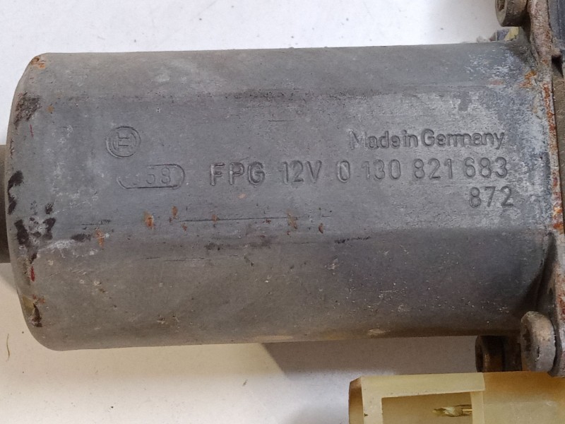 Recambio de elevalunas electrico delantero derecho para ford ka (rb_) 1.3 i referencia OEM IAM 0130821683  