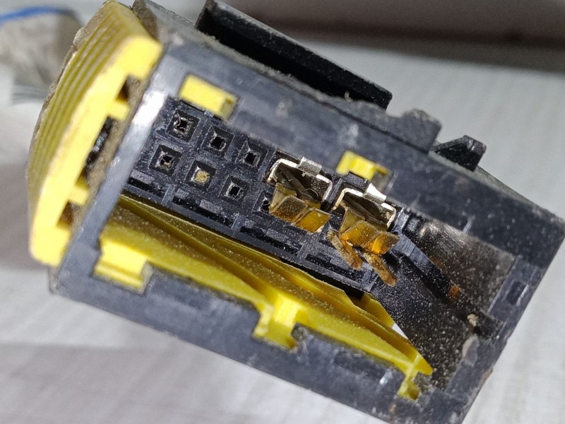 Recambio de anclaje cinturon delantero derecho para renault kangoo (kc0/1_) d 65 1.9 (kc0e, kc02, kc0j, kc0n) referencia OEM IAM