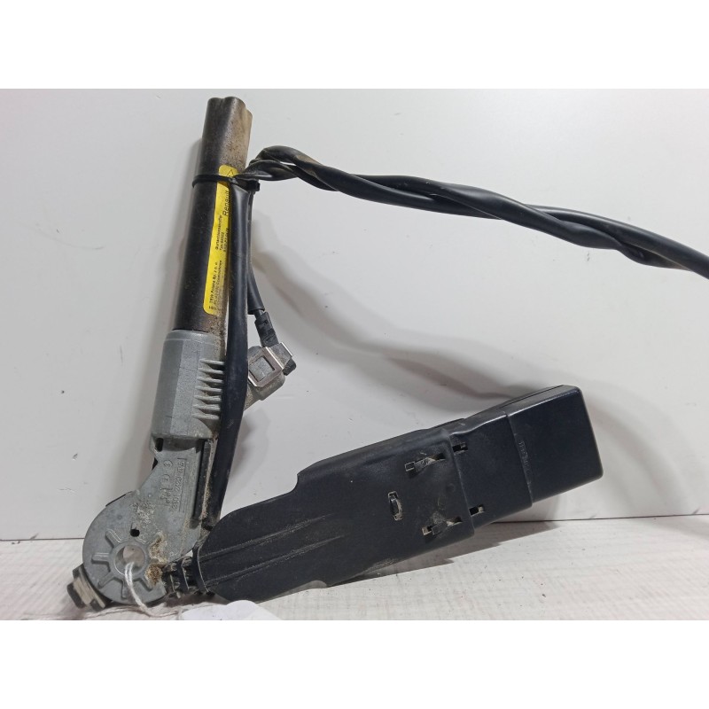 Recambio de anclaje cinturon delantero izquierdo para renault kangoo (kc0/1_) d 65 1.9 (kc0e, kc02, kc0j, kc0n) referencia OEM I