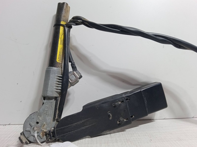 Recambio de anclaje cinturon delantero izquierdo para renault kangoo (kc0/1_) d 65 1.9 (kc0e, kc02, kc0j, kc0n) referencia OEM I